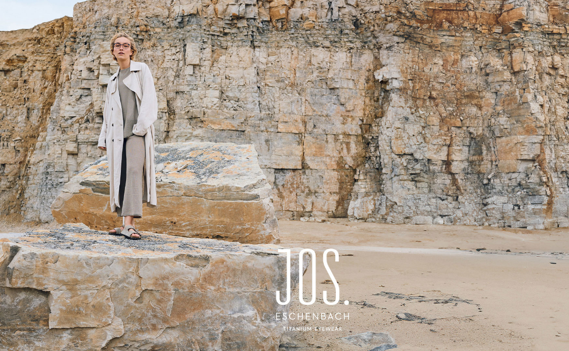 Jos. Eschenbach: Frau mit Brille im Gebirge